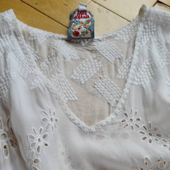 Johnny Was White Embroidered Eyelet Venetia Tunic Top Size L NWT - Picture 11 of 16
